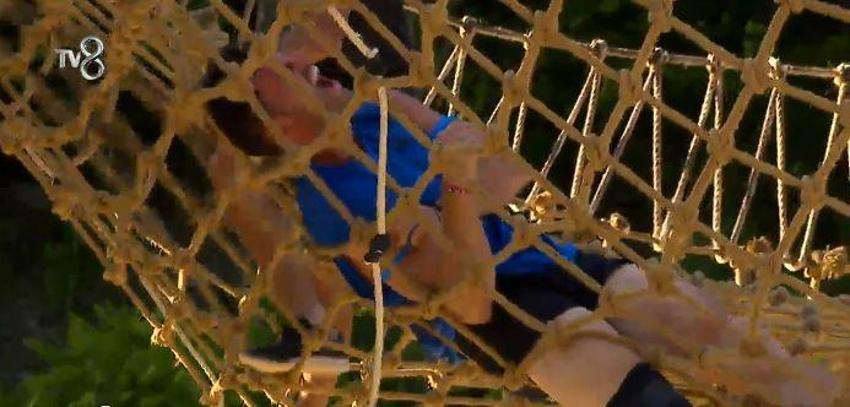 Survivor'da sürgün adasına kim gitti, Survivor'da eleme adayı kim oldu, dokunulmazlığı hangi takım kazandı! Acun Ilıcalı kötü haberi duyurdu: Sercan, Bora, Gizem ve Batuhan...