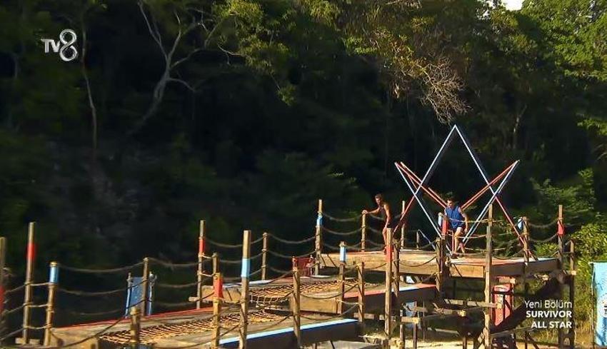 Survivor'da sürgün adasına kim gitti, Survivor'da eleme adayı kim oldu, dokunulmazlığı hangi takım kazandı! Acun Ilıcalı kötü haberi duyurdu: Sercan, Bora, Gizem ve Batuhan...