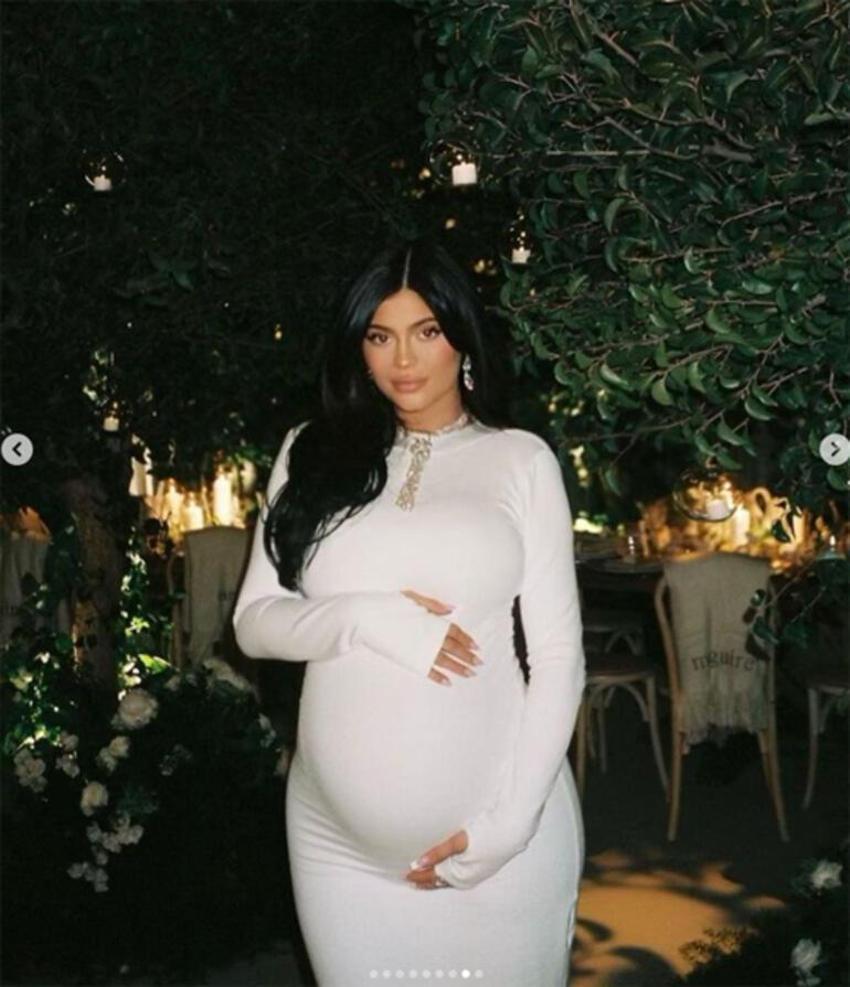 Kylie Jenner ikinci kez anne oldu! Sosyal medyadan duyurdu...