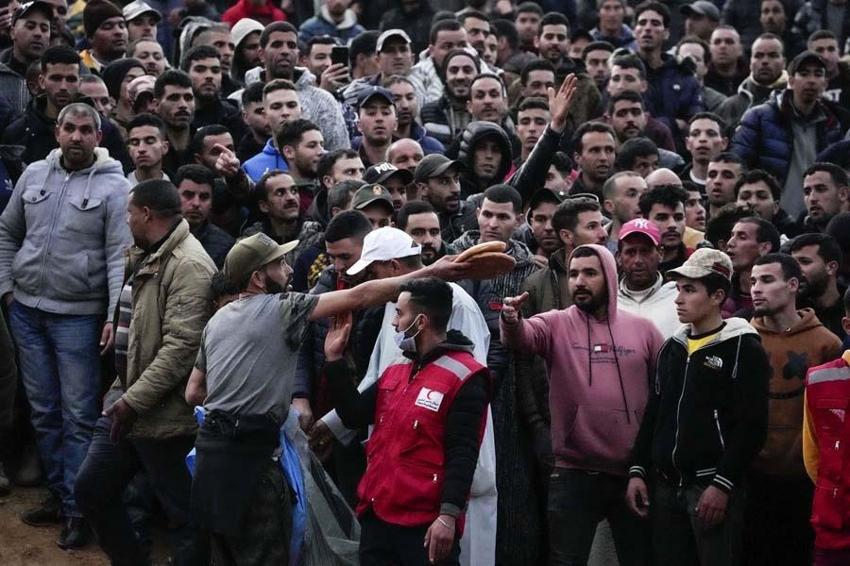Fas kuyuda ölen 5 yaşındaki Rayan'a ağlıyor! Üç gün boyunca toprağı elleriyle kazdı ülkede kahraman ilan edildi...