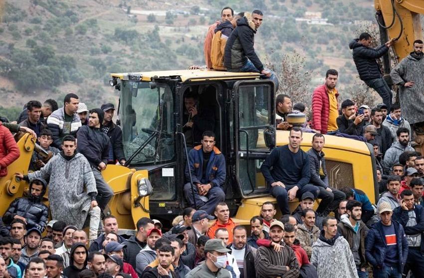 Fas kuyuda ölen 5 yaşındaki Rayan'a ağlıyor! Üç gün boyunca toprağı elleriyle kazdı ülkede kahraman ilan edildi...