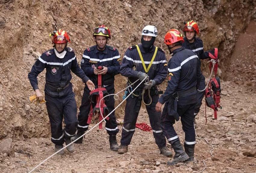 Fas kuyuda ölen 5 yaşındaki Rayan'a ağlıyor! Üç gün boyunca toprağı elleriyle kazdı ülkede kahraman ilan edildi...