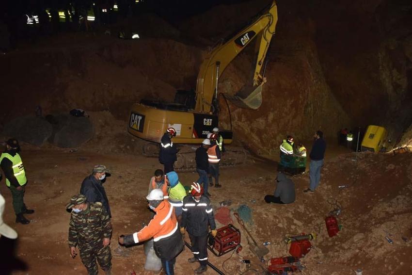 Fas kuyuda ölen 5 yaşındaki Rayan'a ağlıyor! Üç gün boyunca toprağı elleriyle kazdı ülkede kahraman ilan edildi...