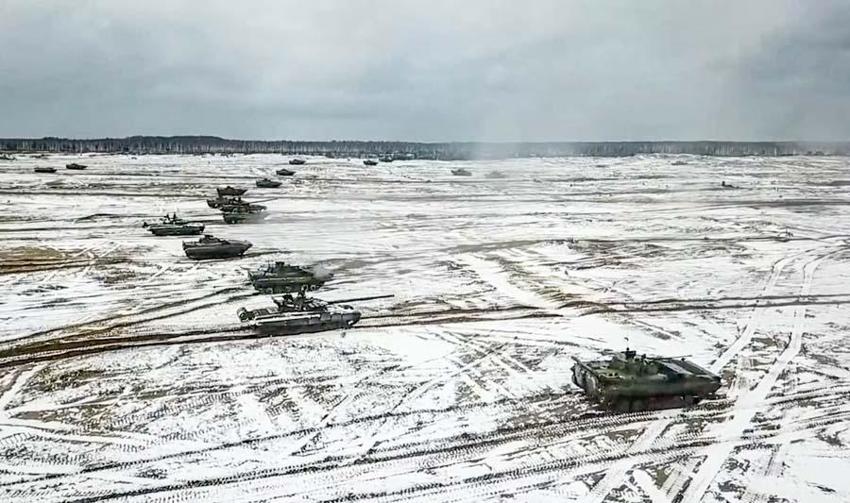 Ukrayna, Rusya'ya karşılık Bayraktar TB2'leri sahaya sürüyor! Macron Kremlin'deki görüntüsüyle alay konusu oldu...
