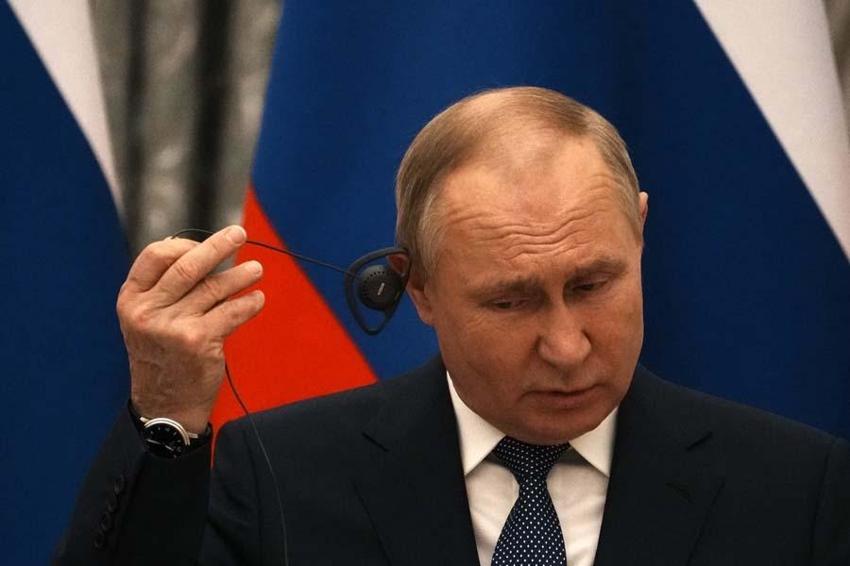 Ukrayna, Rusya'ya karşılık Bayraktar TB2'leri sahaya sürüyor! Macron Kremlin'deki görüntüsüyle alay konusu oldu...