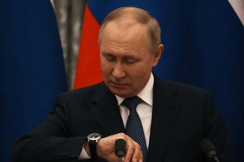 Ukrayna, Rusya'ya karşılık Bayraktar TB2'leri sahaya sürüyor! Macron Kremlin'deki görüntüsüyle alay konusu oldu...