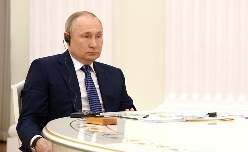 Ukrayna, Rusya'ya karşılık Bayraktar TB2'leri sahaya sürüyor! Macron Kremlin'deki görüntüsüyle alay konusu oldu...