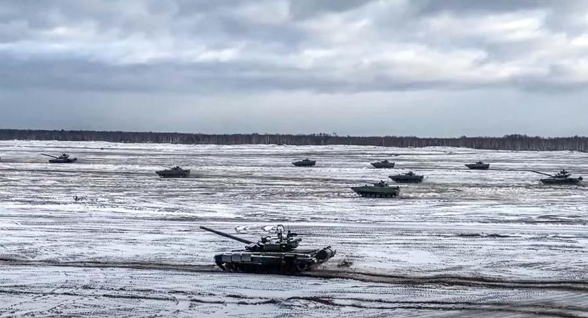 Ukrayna, Rusya'ya karşılık Bayraktar TB2'leri sahaya sürüyor! Macron Kremlin'deki görüntüsüyle alay konusu oldu...