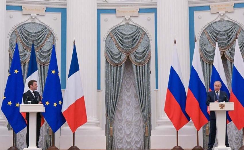 Ukrayna, Rusya'ya karşılık Bayraktar TB2'leri sahaya sürüyor! Macron Kremlin'deki görüntüsüyle alay konusu oldu...
