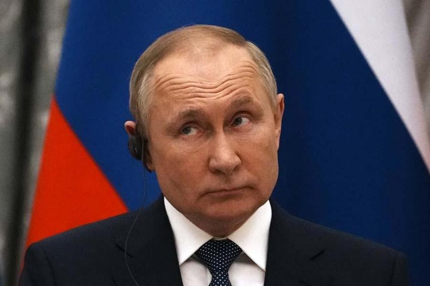 Ukrayna, Rusya'ya karşılık Bayraktar TB2'leri sahaya sürüyor! Macron Kremlin'deki görüntüsüyle alay konusu oldu...