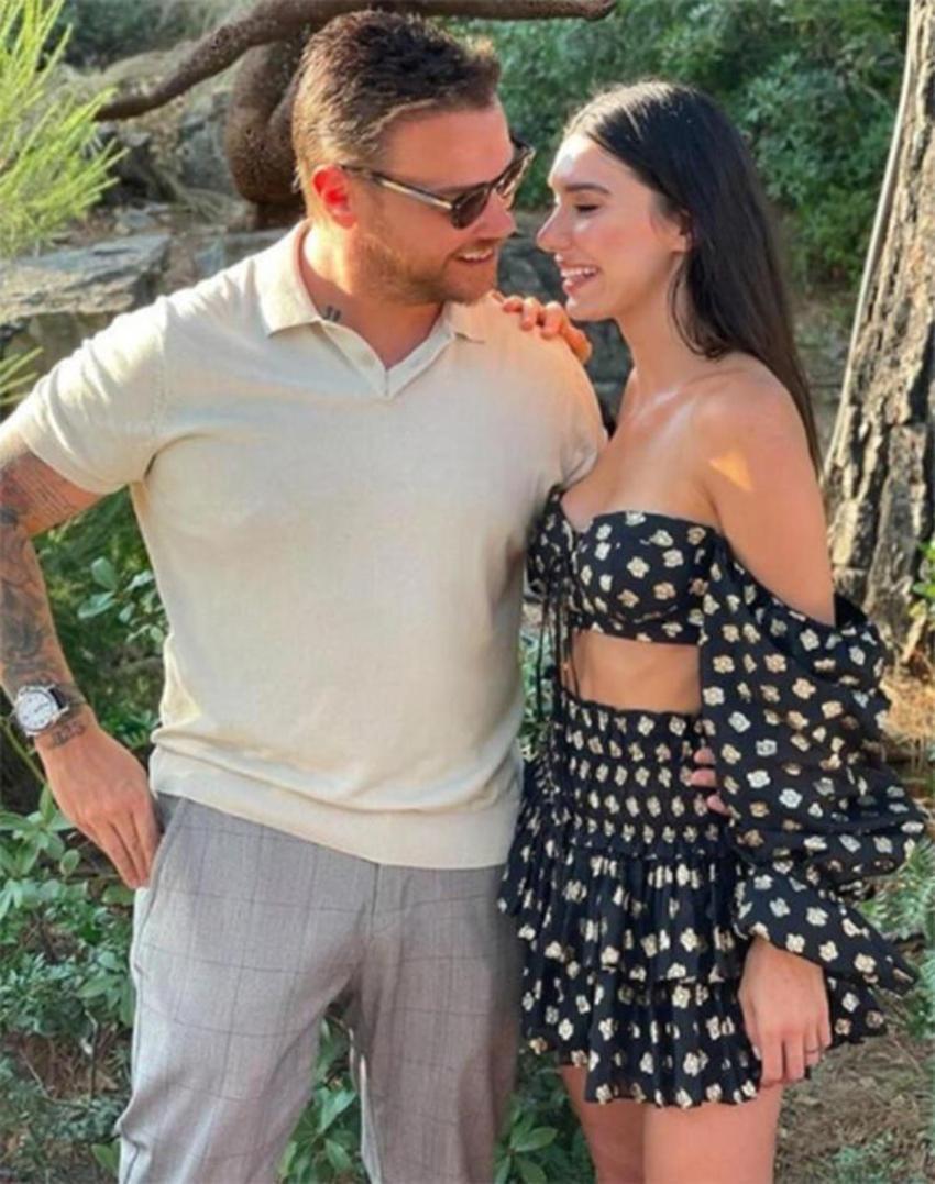 Burcu Kıratlı ve Sinan Akçıl arasında ne oluyor? Üçüncü bir kişi...