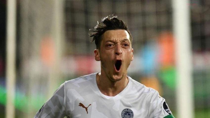 Pereira haklı çıktı! Yıldız futbolcu 'Mehmet Ekici'ye' benzedi Mesut Özil ayrılık için geri sayıma geçti