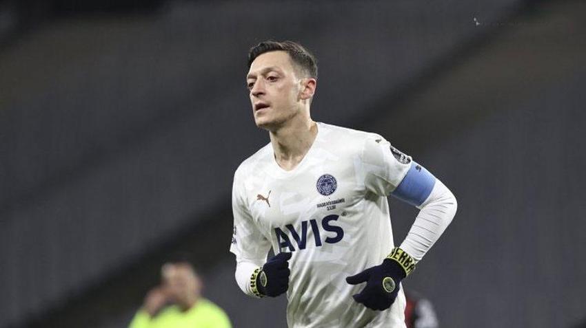 Pereira haklı çıktı! Yıldız futbolcu 'Mehmet Ekici'ye' benzedi Mesut Özil ayrılık için geri sayıma geçti