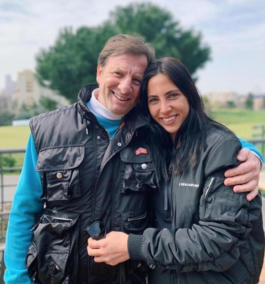 Hülya Avşar ve Kaya Çilingiroğlu'ndan aile pozu!