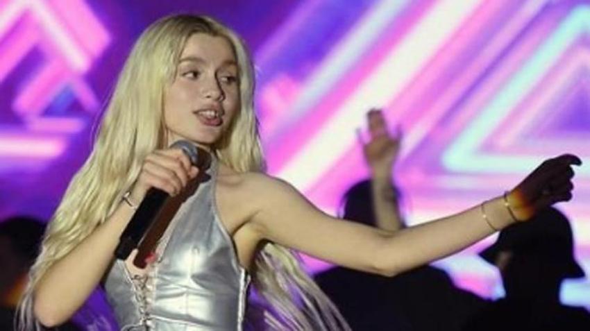 Aleyna Tilki süper minisi ve danslarıyla Uludağ'ı salladı!