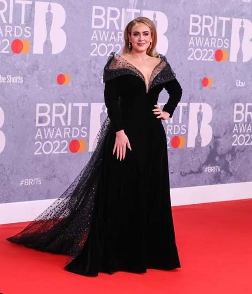 Brit Ödülleri sahiplerini buldu! Kırmızı halıda herkes siyaha büründü...