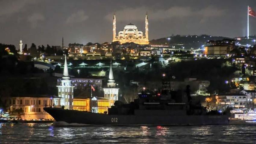 Rusya-Ukrayna krizinde sıcak gelişme! Fırtına öncesi sessizlik! Peş peşe İstanbul Boğazı'ndan geçtiler...