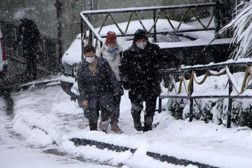 Kar yağışı bitti derken turuncu kodlu alarm verildi! Meteoroloji'den son dakika açıklaması! Ve başladı, çok sayıda ilde...