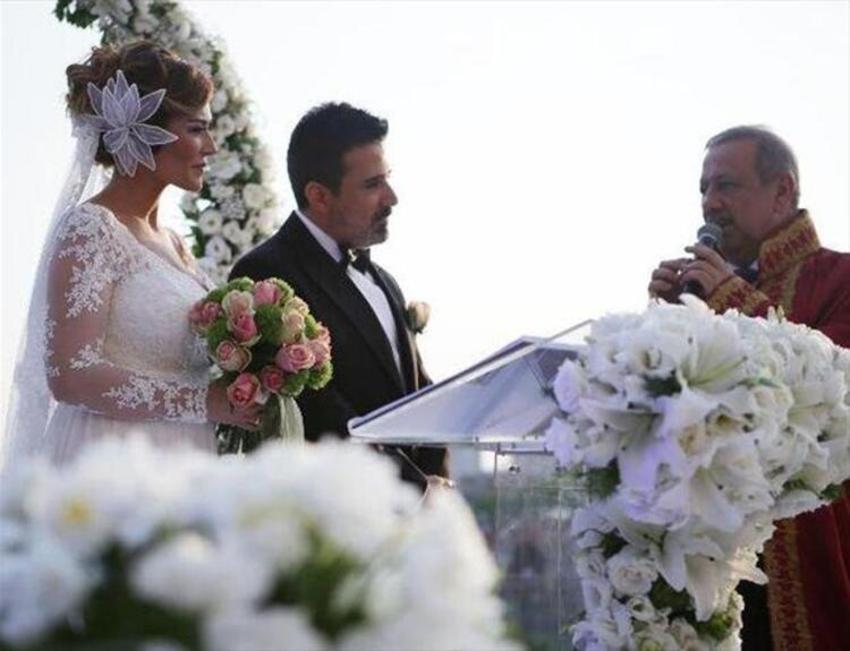 Şarkıcı Emrah eşi Sibel Erdoğan'dan boşandı!