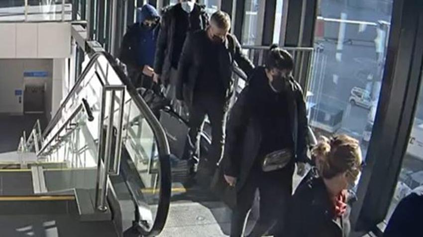 Göbek sandılar, kilolarca altın çıkınca şaşkına döndüler! Kadının karnına yerleştirilmiş...