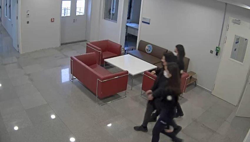 Göbek sandılar, kilolarca altın çıkınca şaşkına döndüler! Kadının karnına yerleştirilmiş...