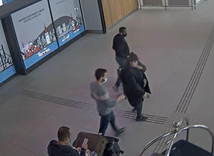 Göbek sandılar, kilolarca altın çıkınca şaşkına döndüler! Kadının karnına yerleştirilmiş...