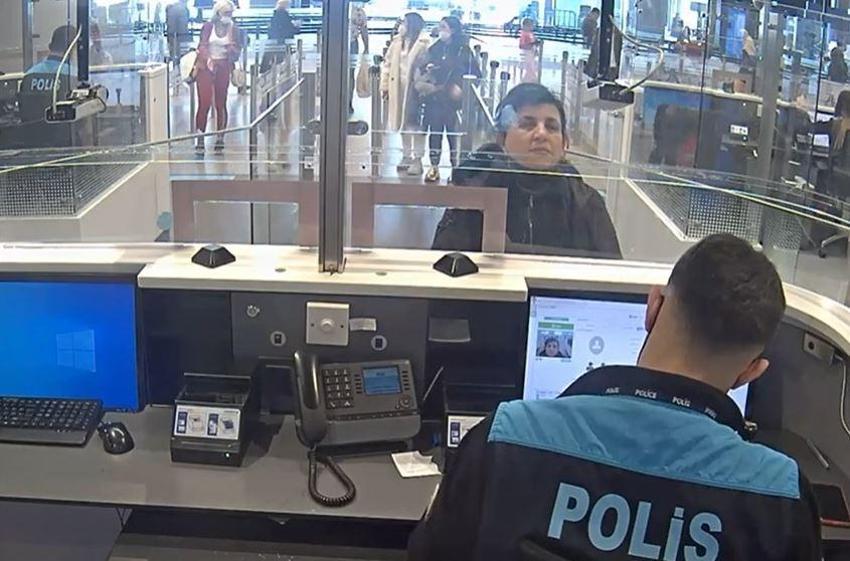 Göbek sandılar, kilolarca altın çıkınca şaşkına döndüler! Kadının karnına yerleştirilmiş...