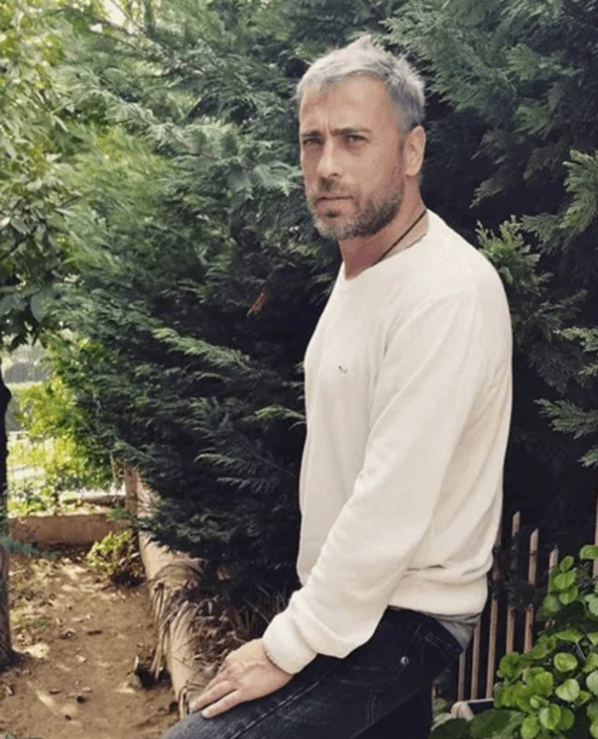 Arka Sıradakiler’in Oktay’ı Bülent Çetinaslan yıllara meydan okuyor!