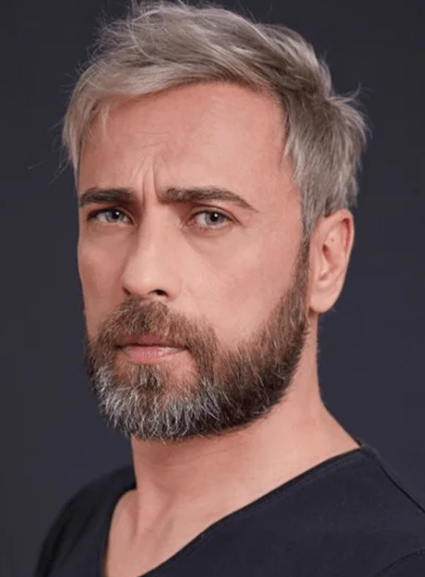 Arka Sıradakiler’in Oktay’ı Bülent Çetinaslan yıllara meydan okuyor!