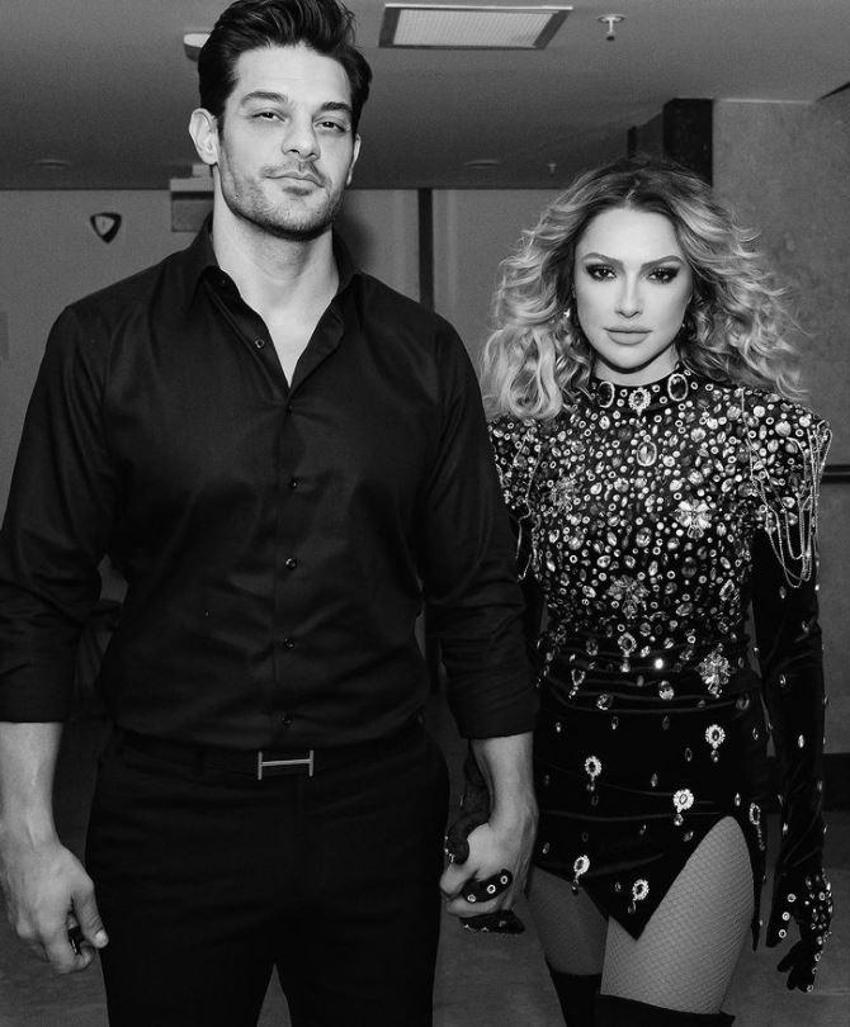 Hadise aşka geldi! Sevgililer Günü'nü beklemeden paylaştı