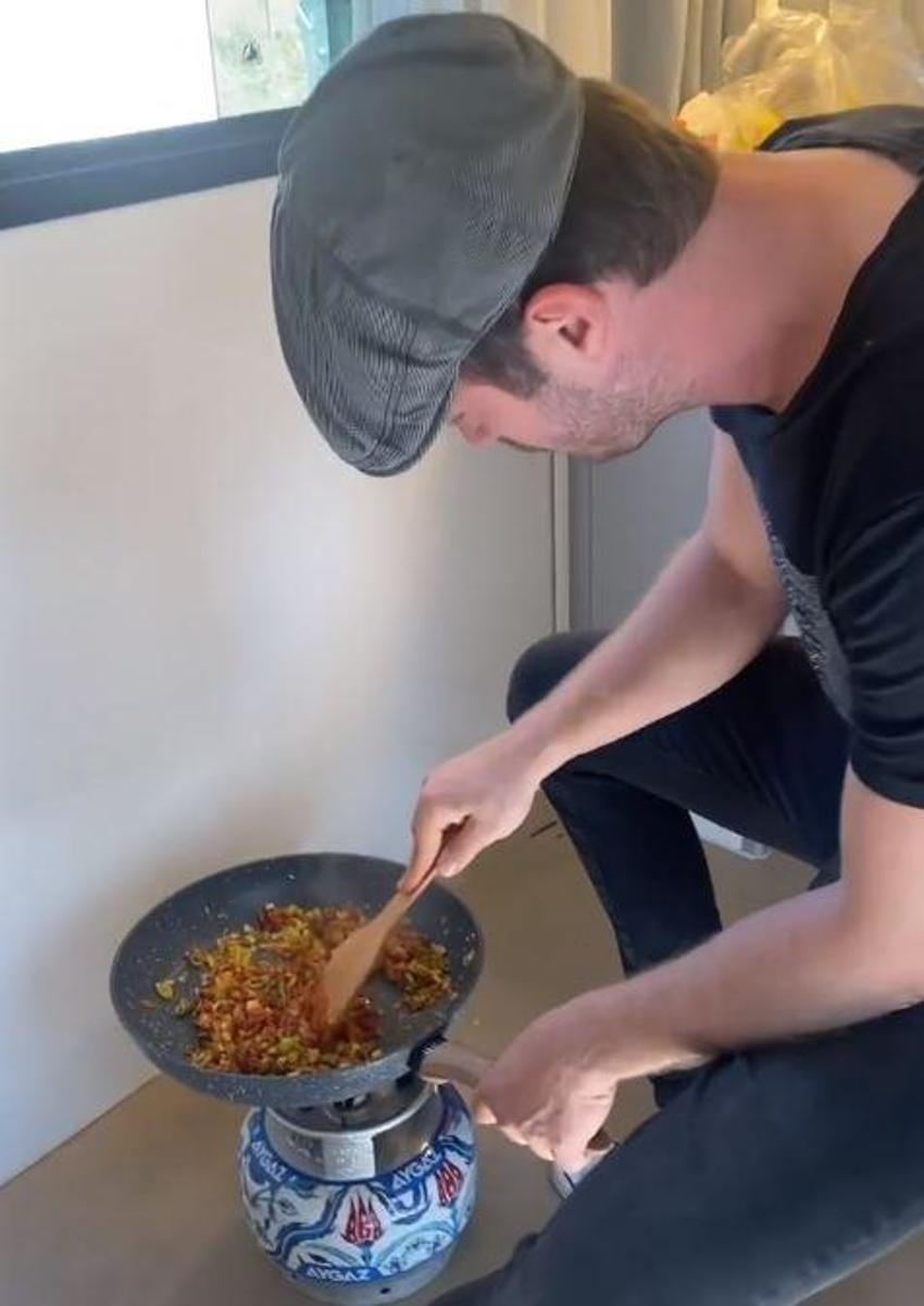 Kıvanç Tatlıtuğ menemen paylaşımıyla takipçilerini ikiye böldü!