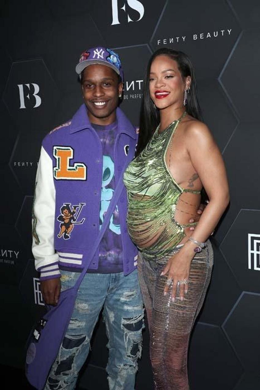 Rihanna'nın hamile stili gündem oldu! Sevgilisi ile poz verdi