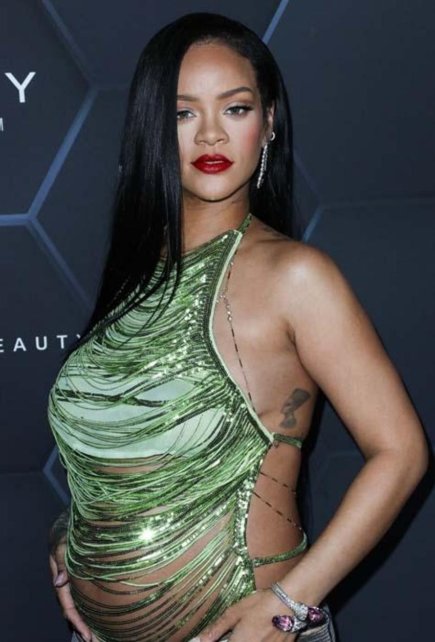 Rihanna'nın hamile stili gündem oldu! Sevgilisi ile poz verdi