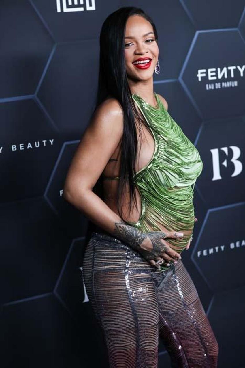 Rihanna'nın hamile stili gündem oldu! Sevgilisi ile poz verdi