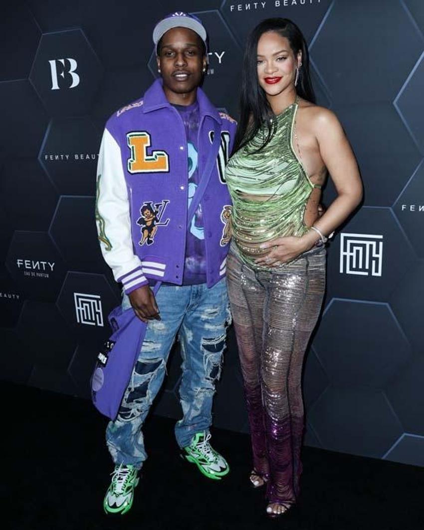 Rihanna'nın hamile stili gündem oldu! Sevgilisi ile poz verdi