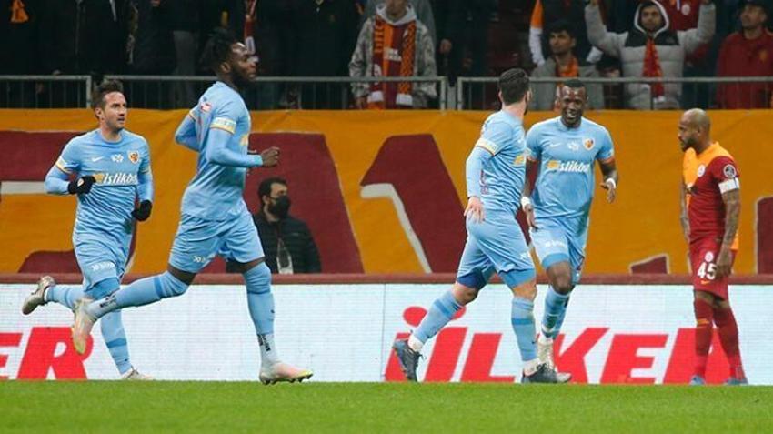 Galatasaray-Kayserispor maçına damga vurdu! Domenec Torrent tarihe geçti, isyan bayrağını açtılar! İlk kez oluyor, Gomis, Mame Thiam ve Mostafa Mohamed...