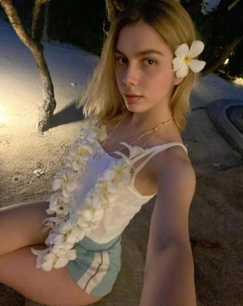 Aleyna klip çekiminden paylaştı! Mini bikinisi ve file çorabıyla sosyal medyayı salladı...