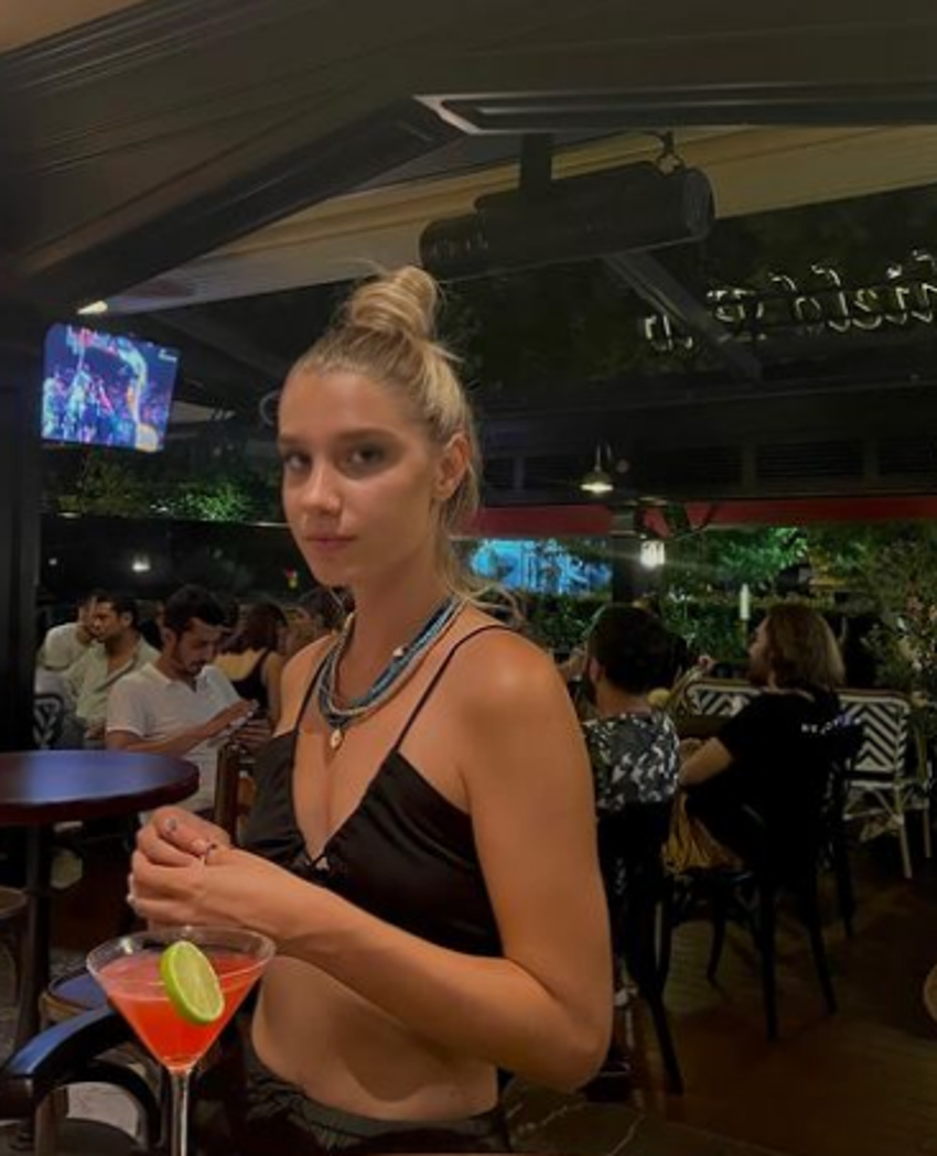 Ebrar Karakurt'tan ayrılan İmge'den olay yaratacak poz!