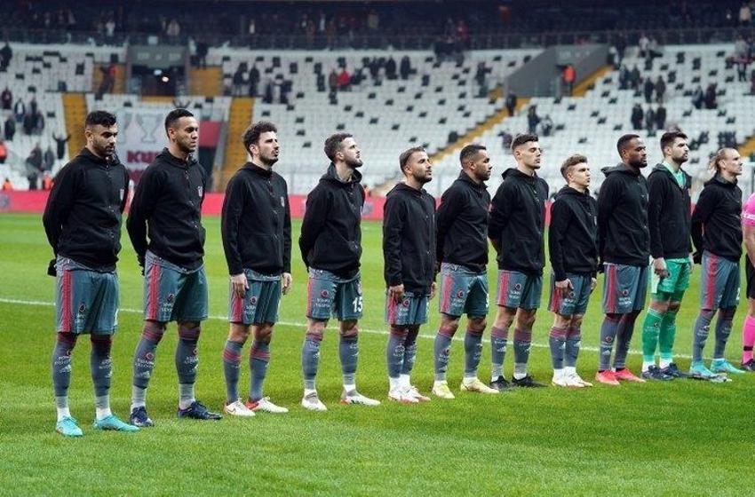 Kötü gidişatta tribünlerin protesto etmeyip alkışladığı tek oyuncuydu! Beşiktaş görüşmelere başladı