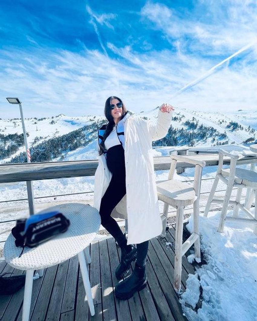 Başak Dizer'den karnı burnunda poz! Bebek göründü...