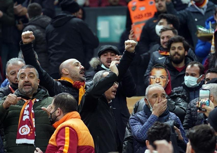 Galatasaray'da son dakika! Şampiyon teknik adam 'ben bu yükün altına girerim' dedi Burak Elmas'ı baskı altına aldı