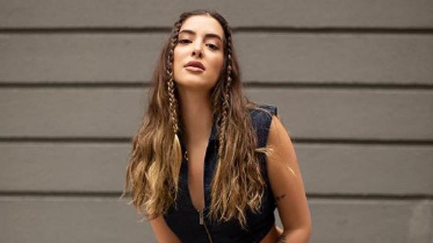 Fenomen Ala Tokel'e yorum yağdı! ''Abla hiç giyinmeseydin''