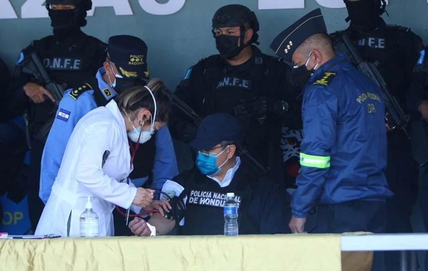 Honduras'ta eski devlet başkanı Juan Orlando Hernandez'i canlı yayında gözaltına aldılar!
