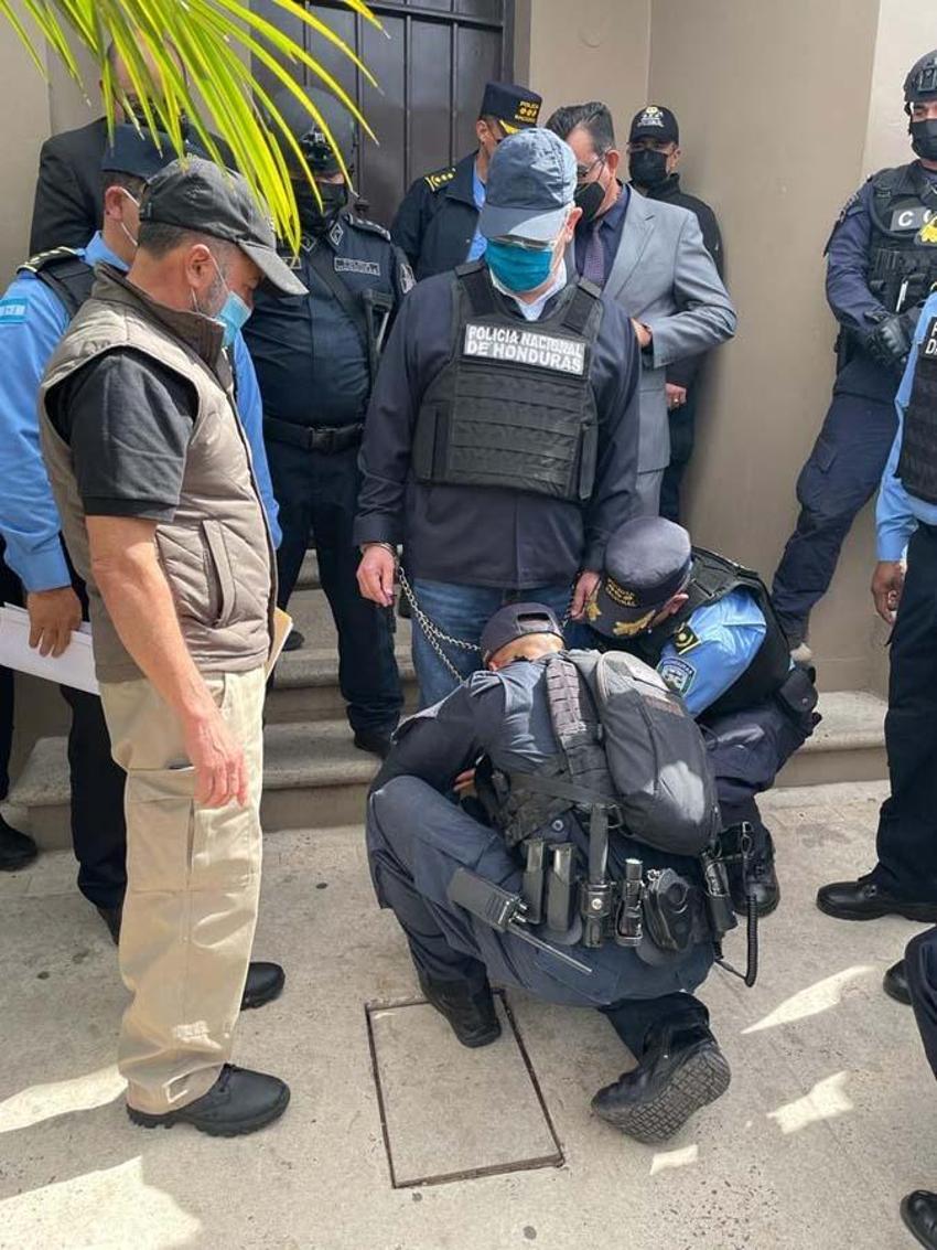 Honduras'ta eski devlet başkanı Juan Orlando Hernandez'i canlı yayında gözaltına aldılar!