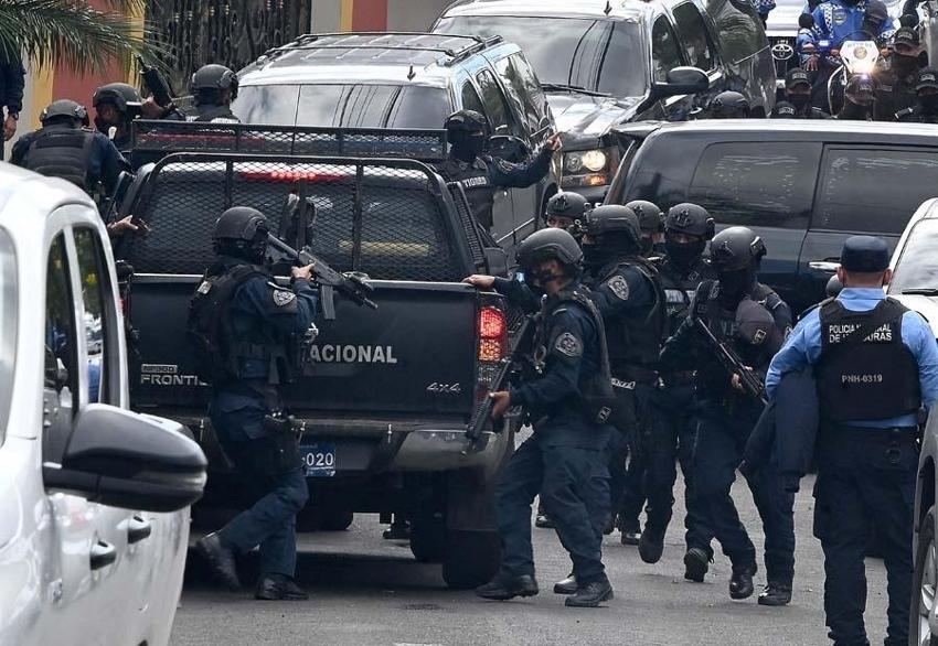 Honduras'ta eski devlet başkanı Juan Orlando Hernandez'i canlı yayında gözaltına aldılar!