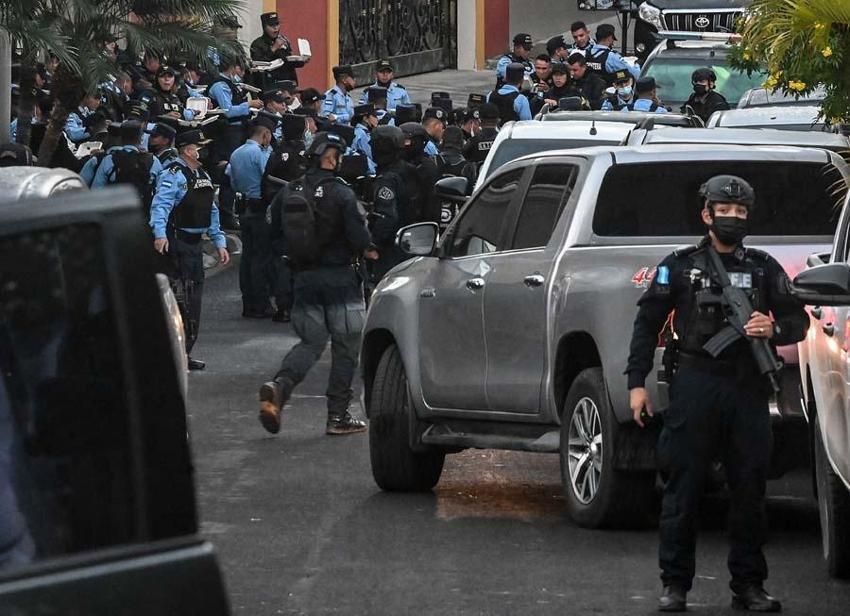 Honduras'ta eski devlet başkanı Juan Orlando Hernandez'i canlı yayında gözaltına aldılar!