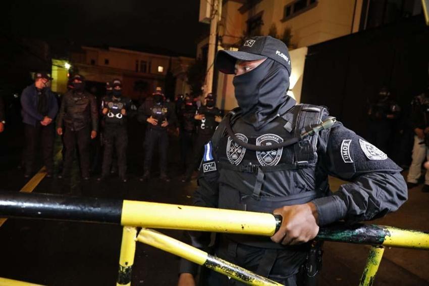Honduras'ta eski devlet başkanı Juan Orlando Hernandez'i canlı yayında gözaltına aldılar!