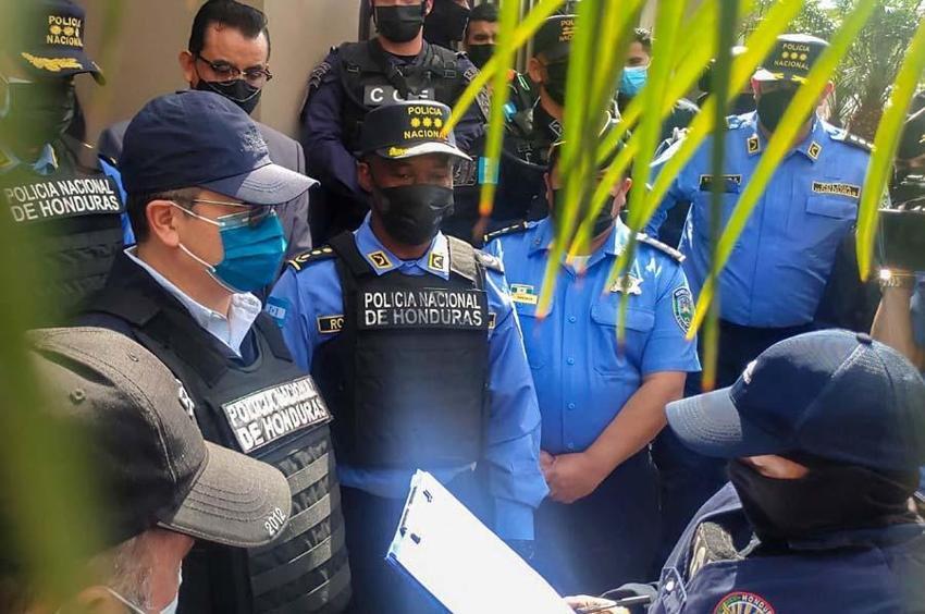 Honduras'ta eski devlet başkanı Juan Orlando Hernandez'i canlı yayında gözaltına aldılar!
