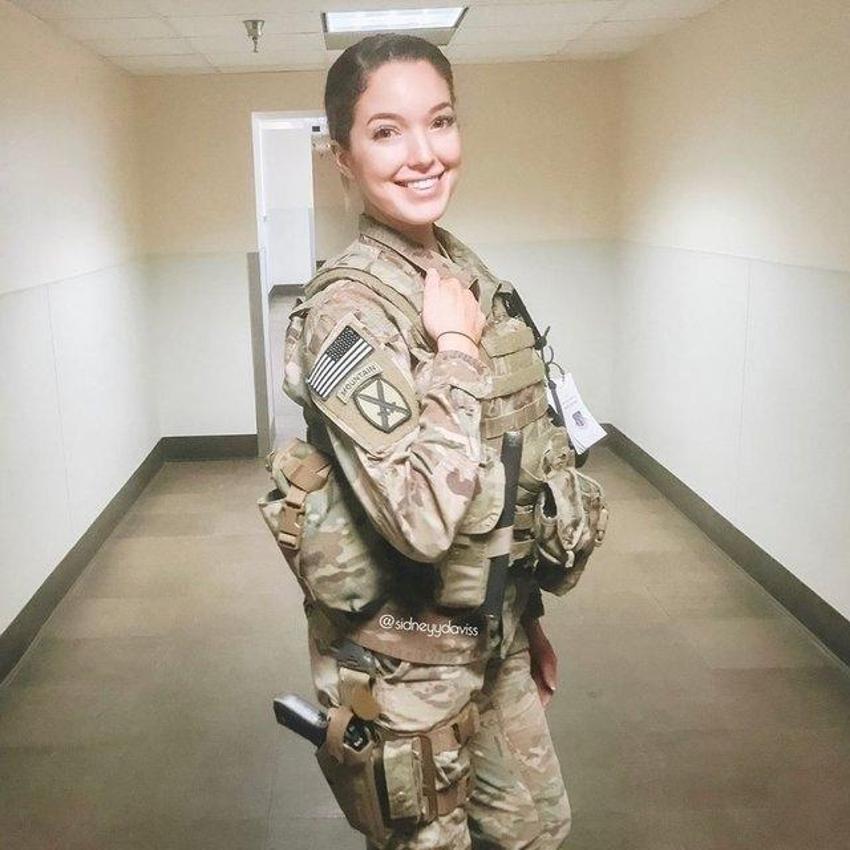 Kadın askerler fotoğrafları çekinmeden sosyal medyadan paylaştılar!