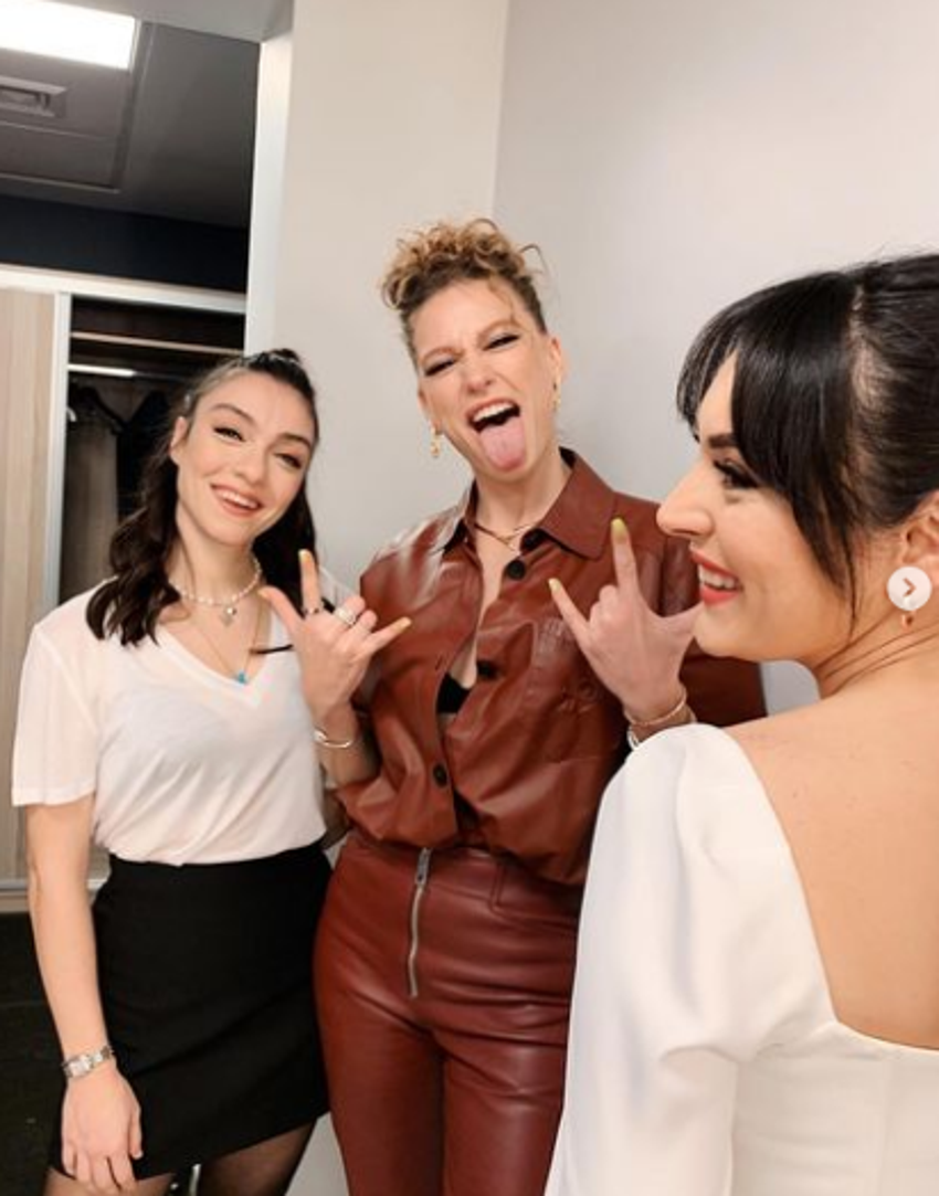 Serenay Sarıkaya kulisten paylaştı, beğeni yağdı!